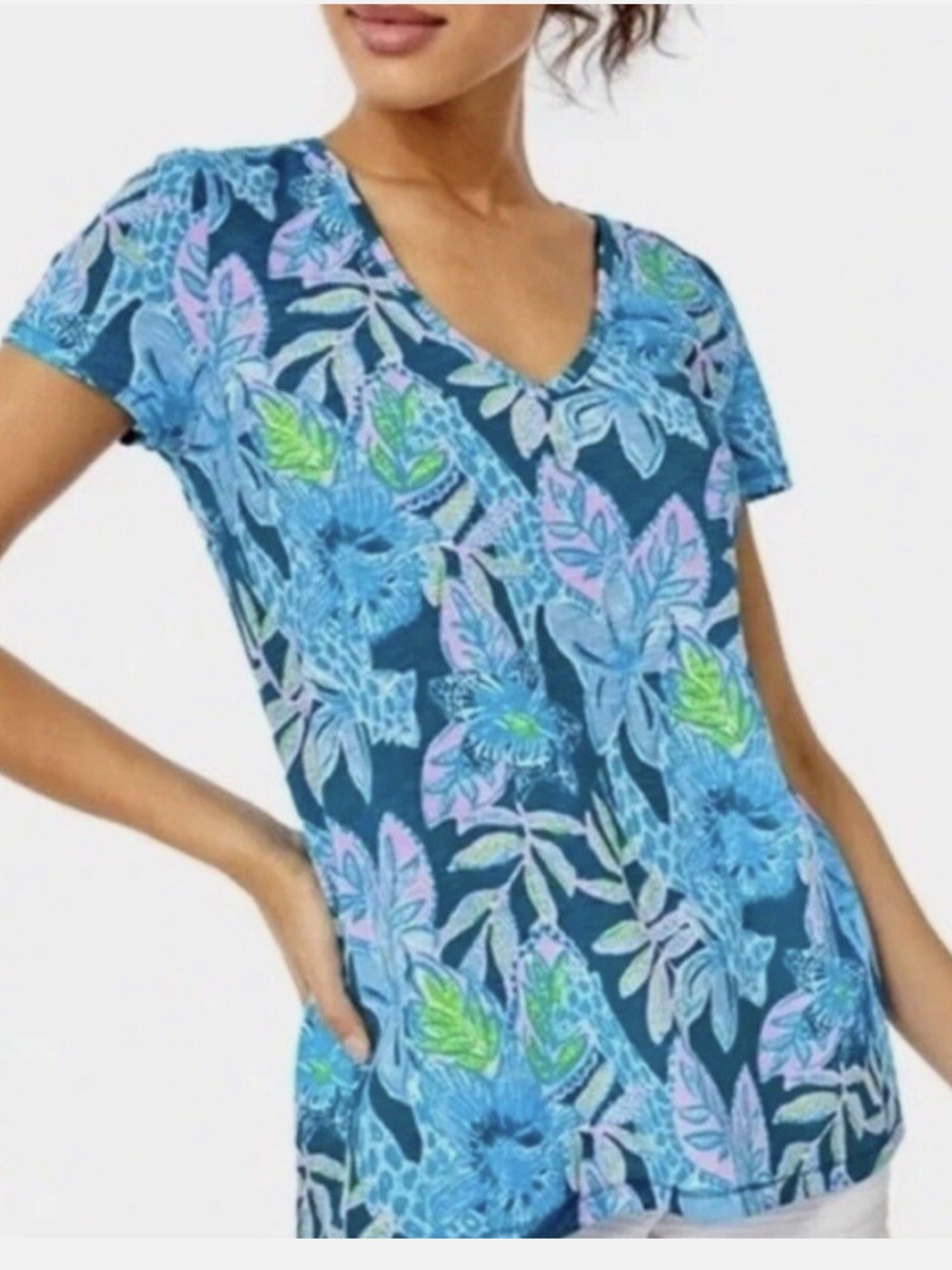 Lilly  Pulitzer Etta V Neck Cotton  Tee Shirt Macaw Blue Floral Size M